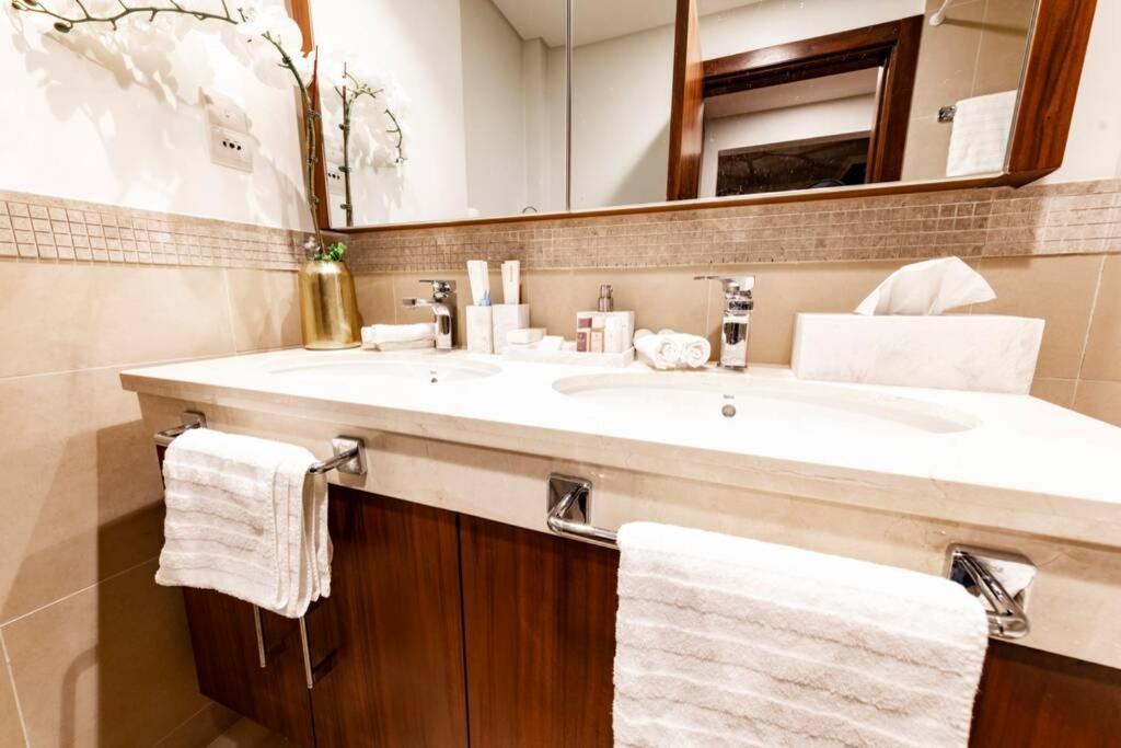First Class 3Br With Full Burj Khalifa And Fountain View ดูไบ ภายนอก รูปภาพ
